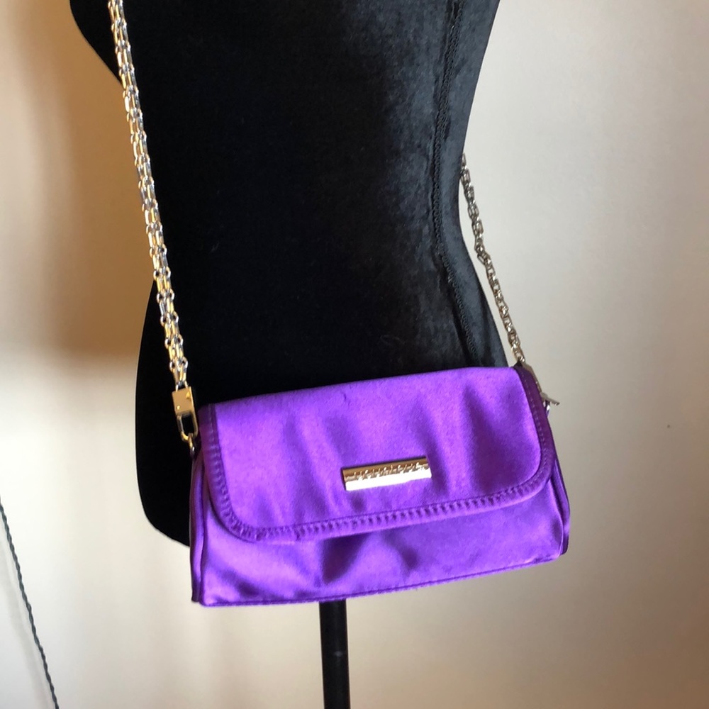 Younique purple purse w/ detachable silver chain